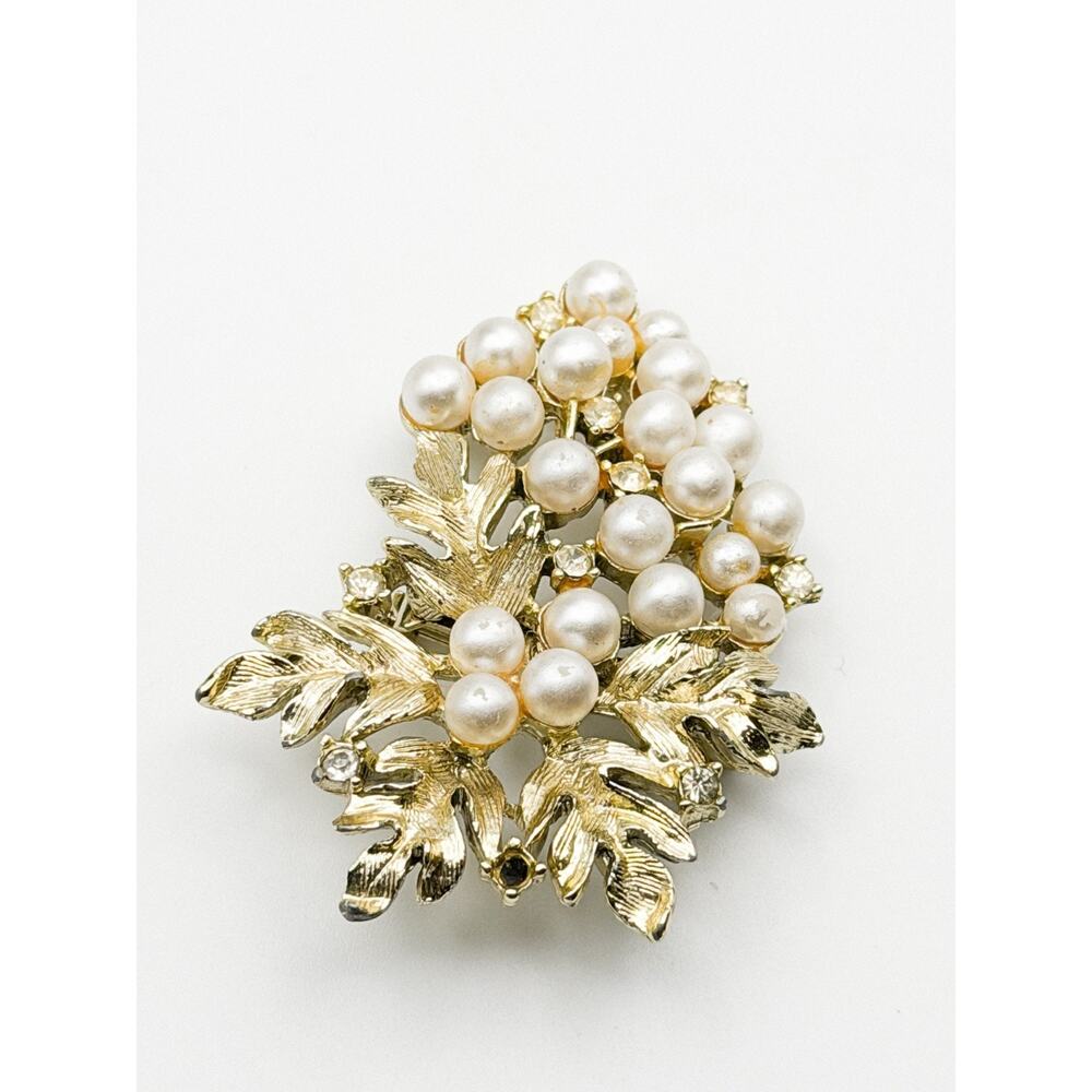Vintage Grape Cluster Brooch Gold Tone Faux Pearl Rhinestone Leaf Pin 70s